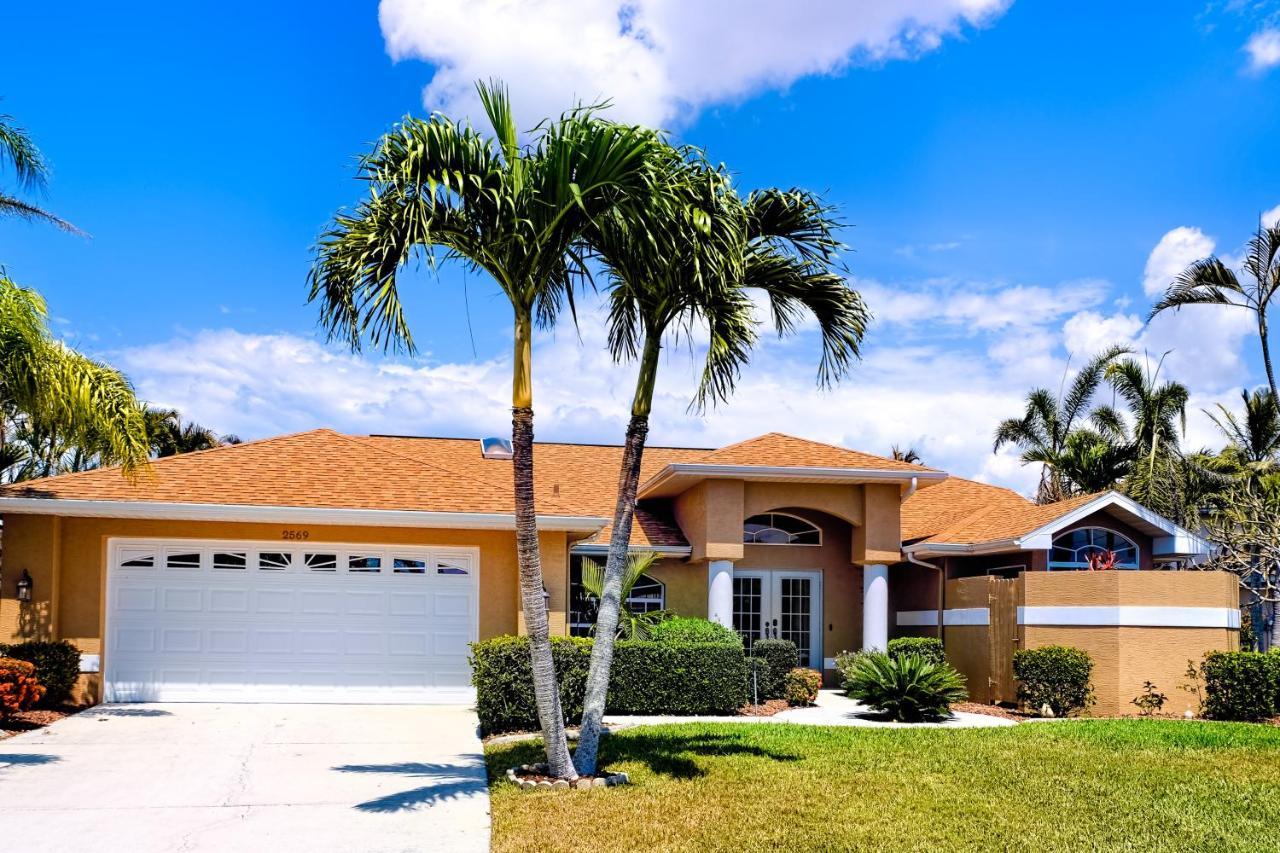 Life At The Canal Cape Coral Extérieur photo